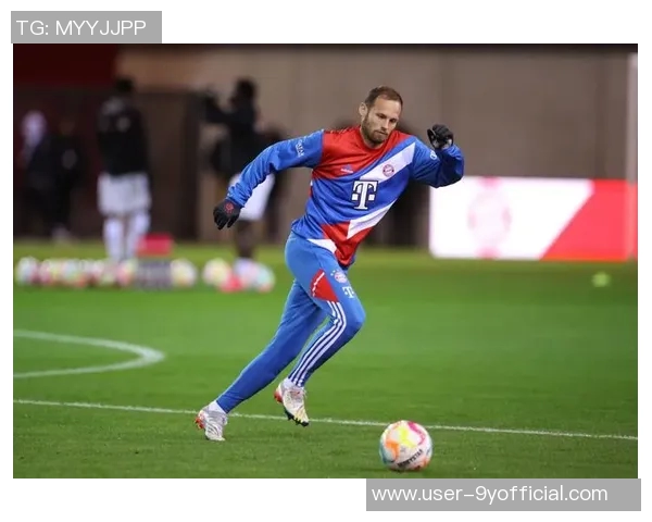 外媒曝光拜仁2627赛季客场球衣设计白色主色调EV队徽重返引发关注